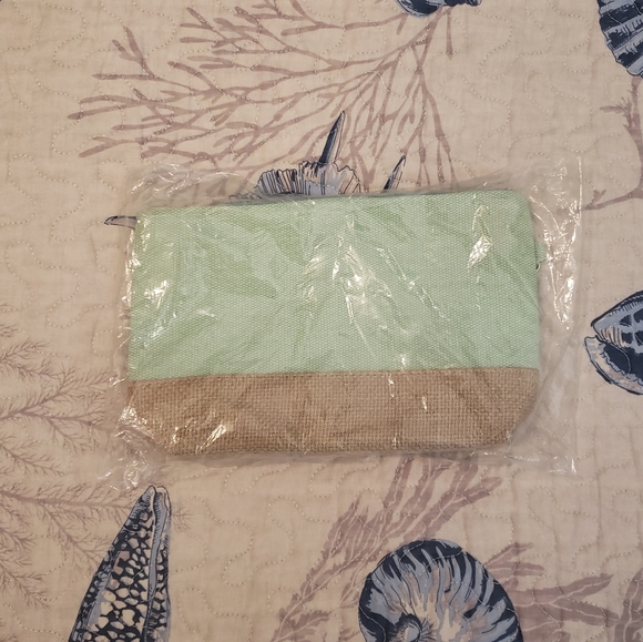 Summer Holiday Wristlet - Picture 3 of 3